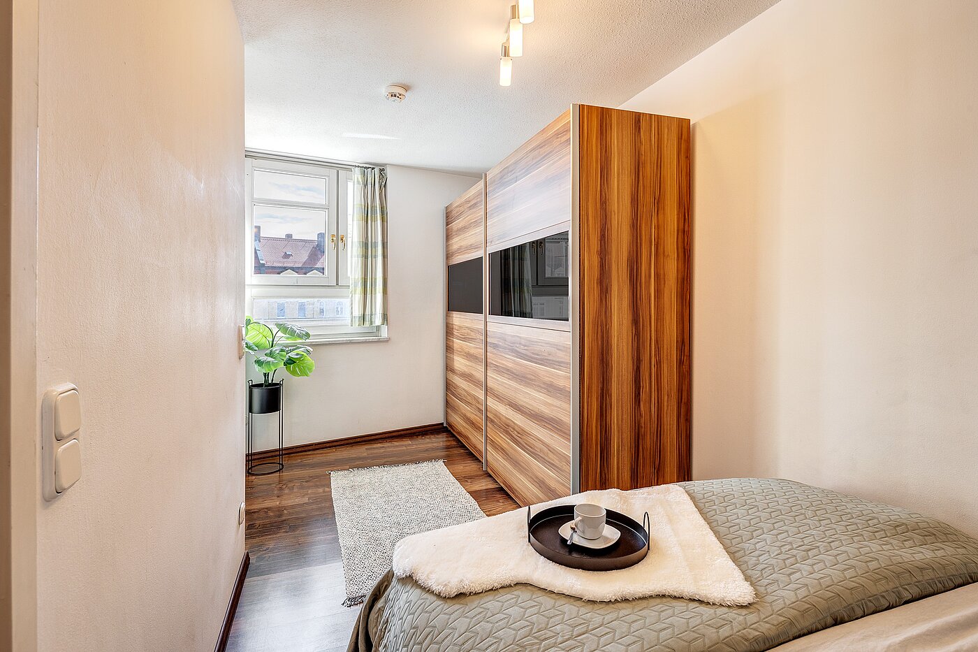 Ploché s 2 Izby | München-Schwabing | 2205ML71 | ...mit großem Kleiderschrank