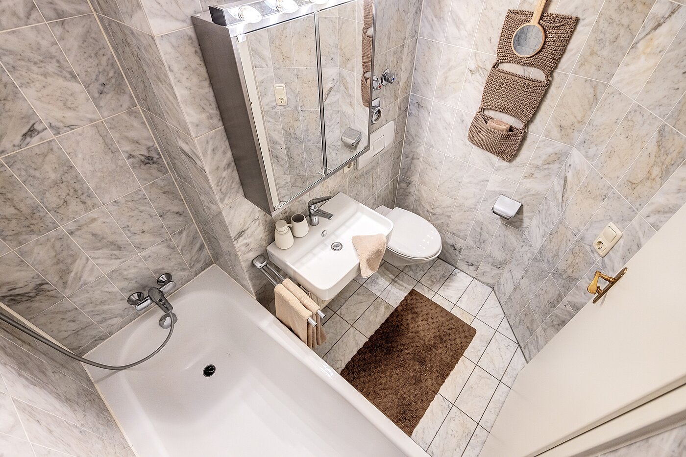 Flad med 1 Værelse | München-Schwabing | 70249 | ...mit Badewanne