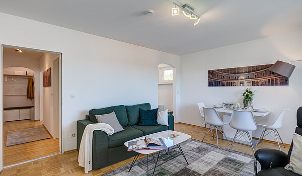 Ravna stran s spletno stranjo . 2 Sobe | München-Moosach | 70407 | Wohnbereich