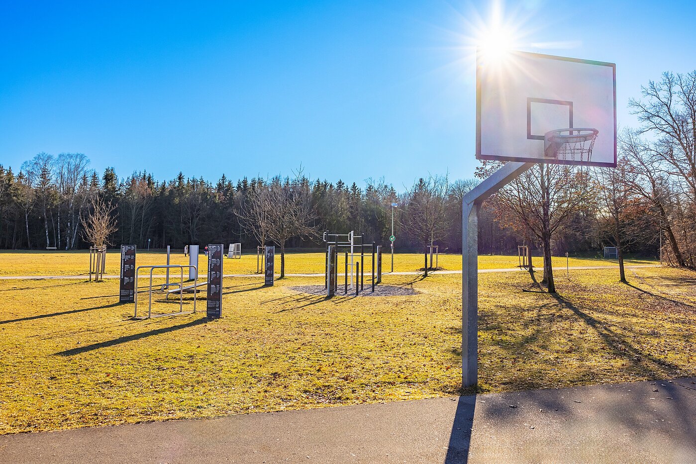 Ravna stran s spletno stranjo . 2 Sobe | München-Trudering | 701781 | Sport und...