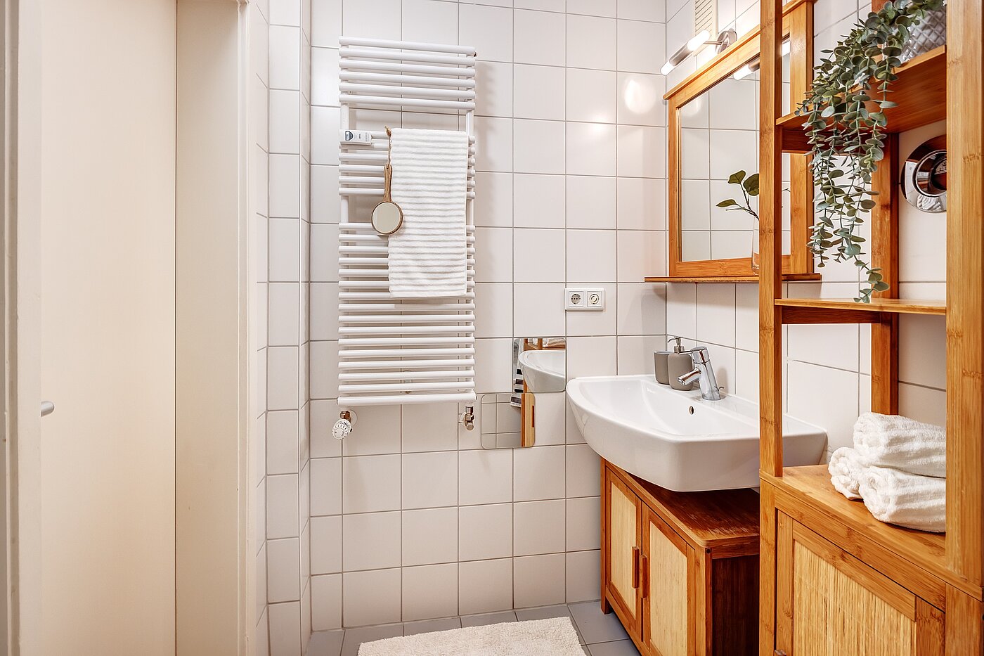 Ravna stran s spletno stranjo . 3 Sobe | München-Bogenhausen | 2112ML3 | geschmackvolles Bad