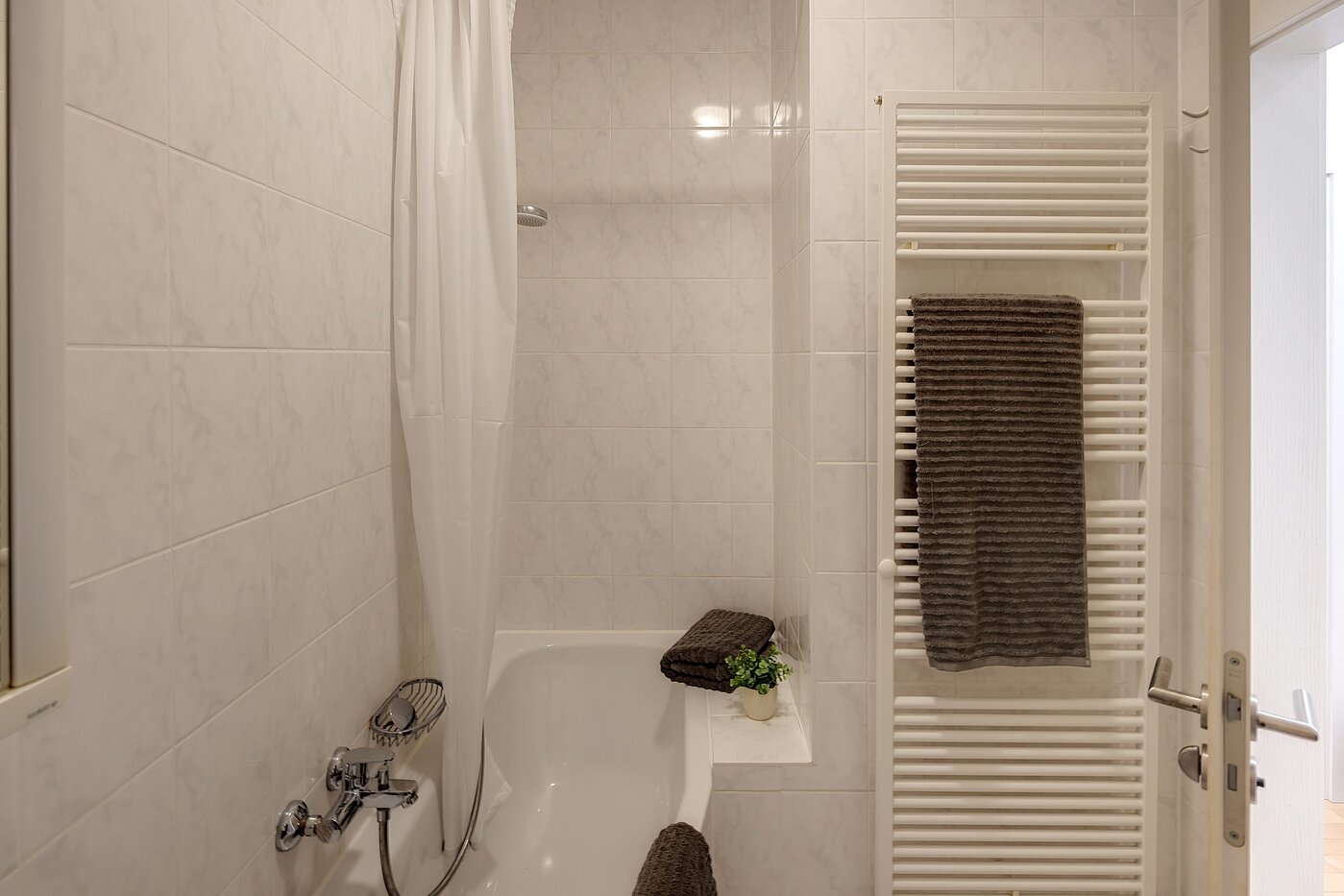 Επίπεδη με 1 Δωμάτιο | München-Maxvorstadt | 2206ML5 | ...mit Badewanne