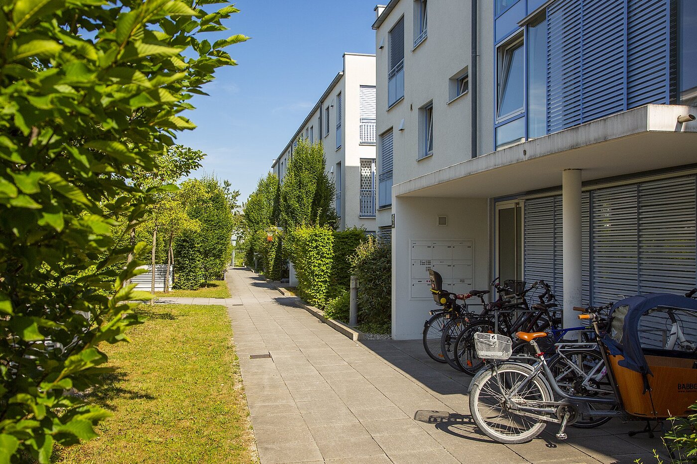 Ravna stran s spletno stranjo . 3 Sobe | München-Riem | 1906ML3 | ... Außenanlagen