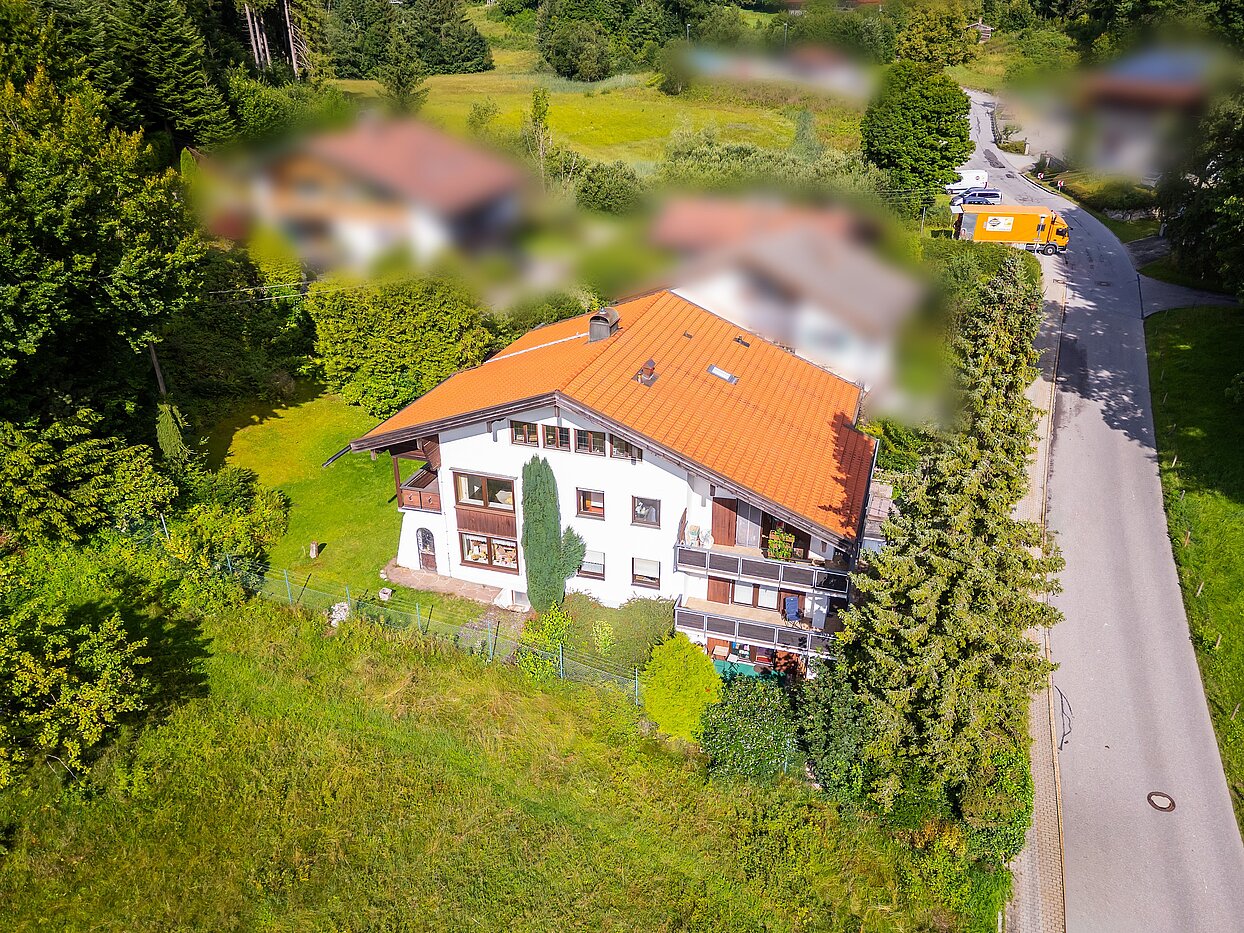 Mehrfamilienhaus s spletno stranjo . 10 Sobe | Bad Wiessee | 70212 | Luftaufnahme...