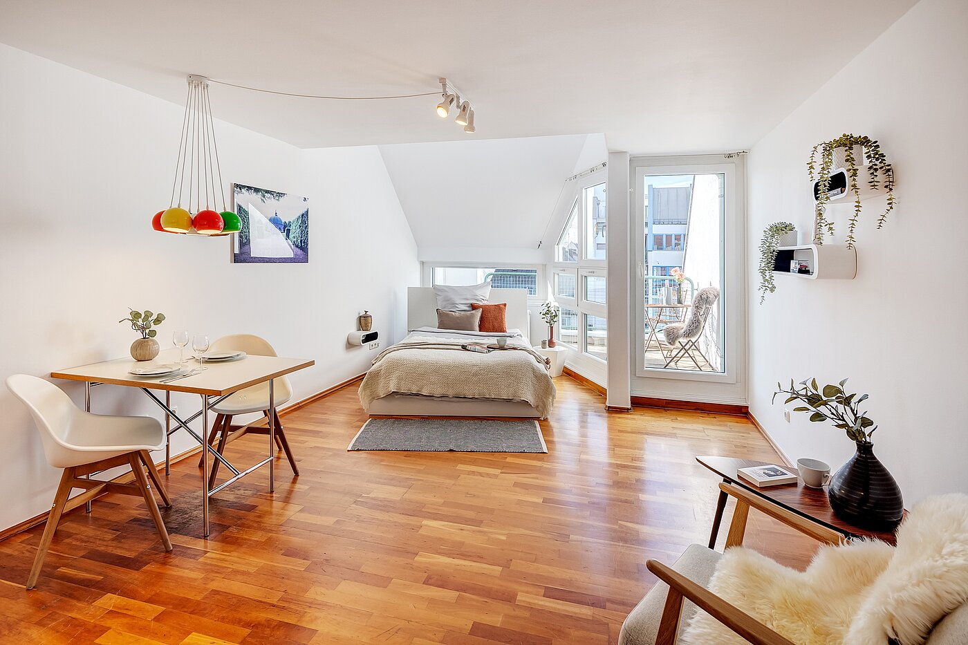 Ravna stran s spletno stranjo . 1 Soba | München-Maxvorstadt | 70165