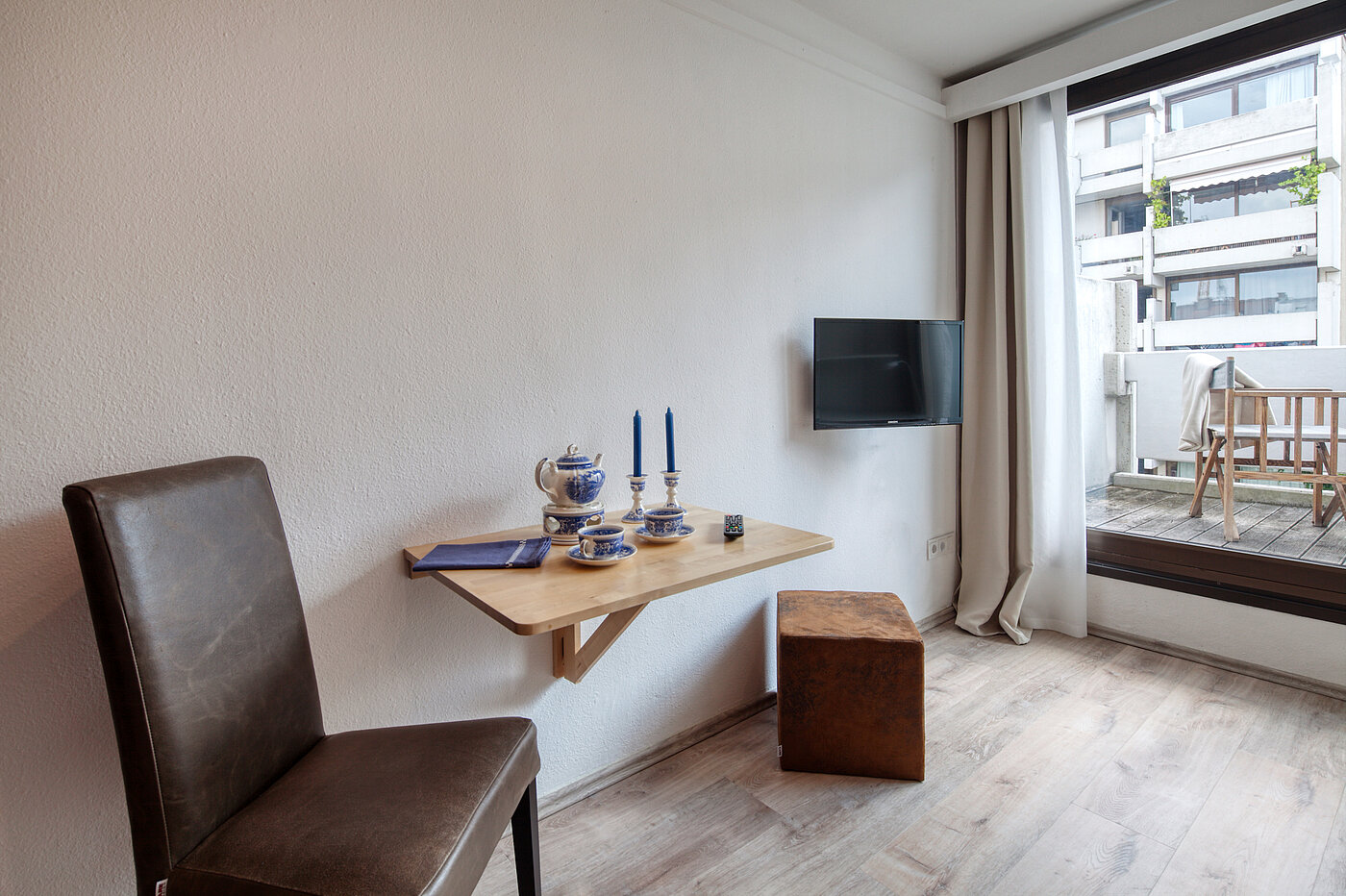 Apartment with 1 room | München-Maxvorstadt | 70448 | Kleiner Tisch