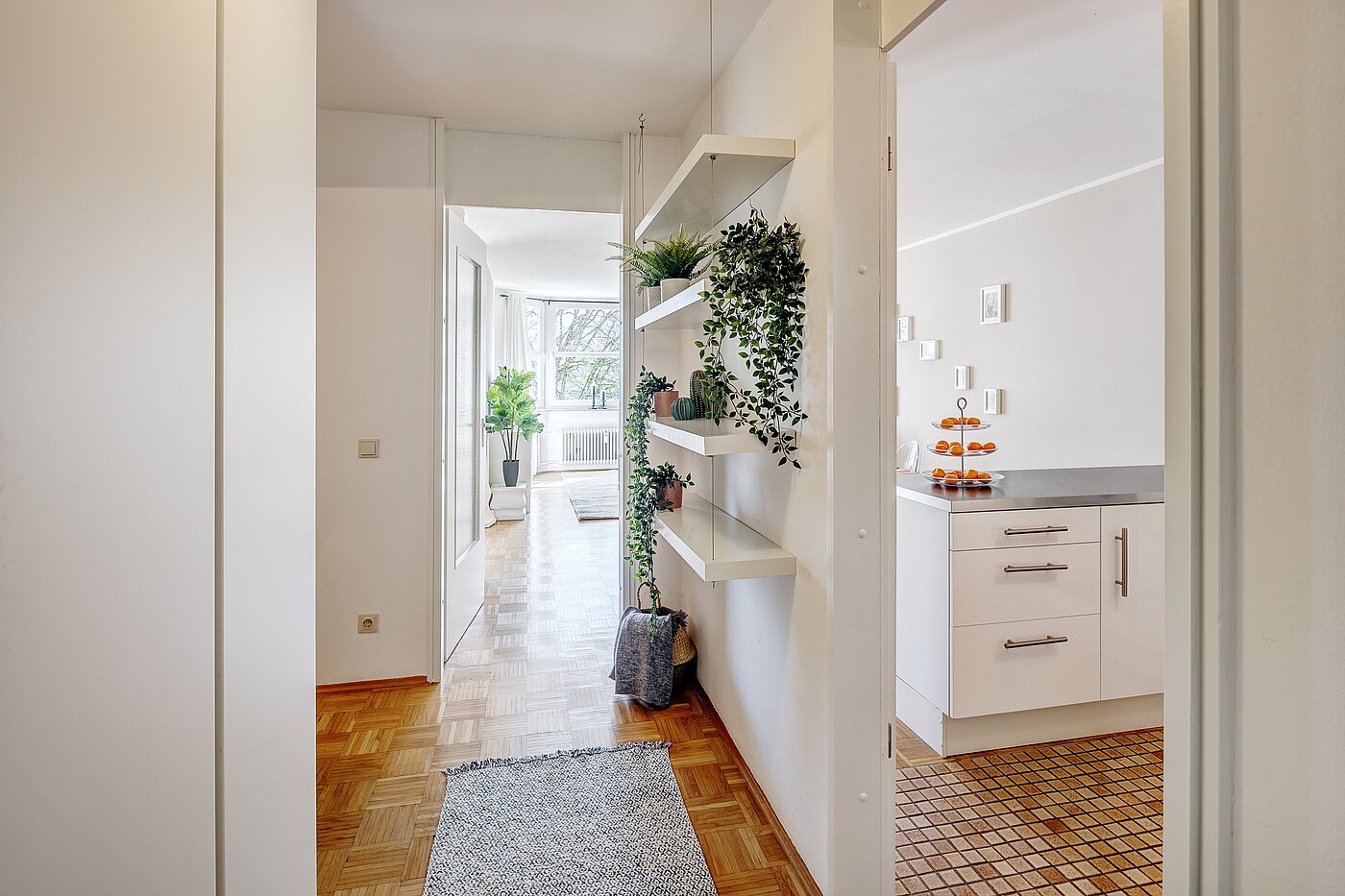 Επίπεδη με 1.5 Δωμάτια | München-Bogenhausen | 2203ML2 | Eingangsbereich mit Blick Richtung Wohnzimmer und Küche