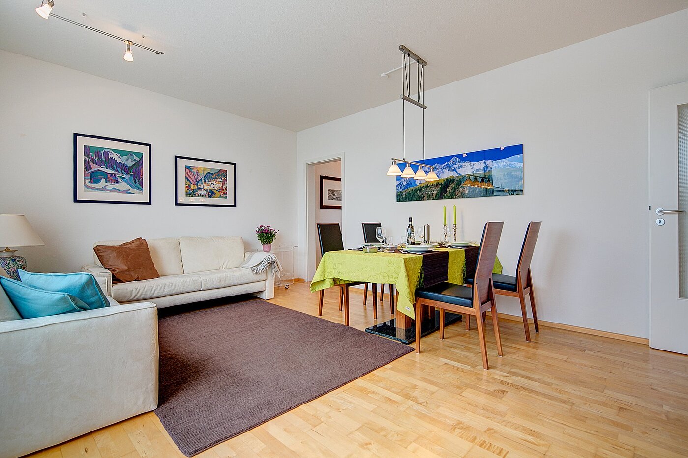 Ravna stran s spletno stranjo . 3 Sobe | München-Riem | 1906ML3 | Schöner, heller Wohn-/...