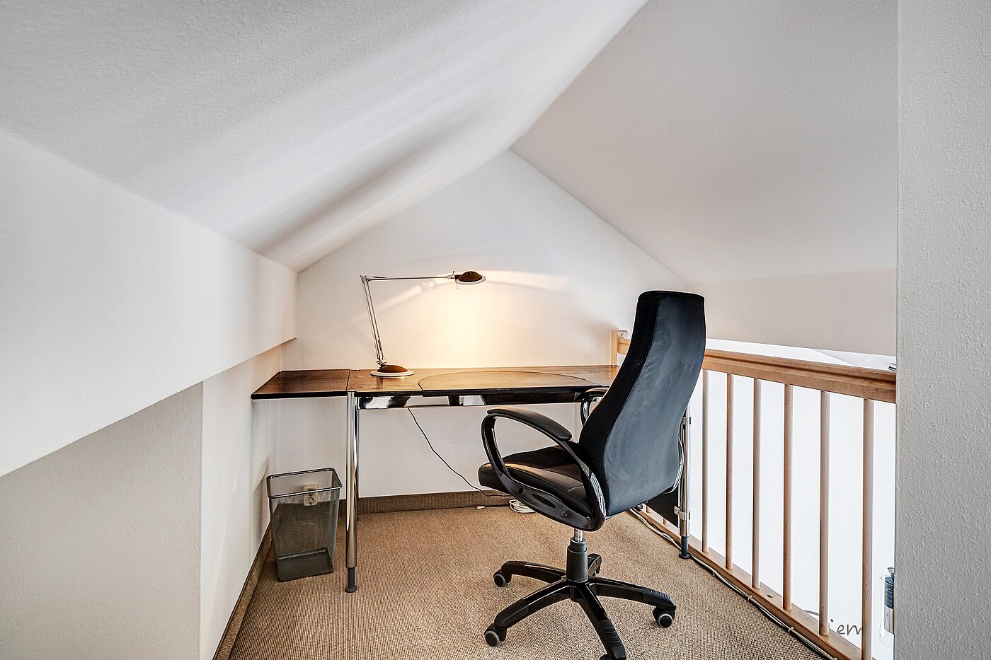 Ploché s 2 Izby | Neubiberg | 70129 | Arbeitsplatz und...