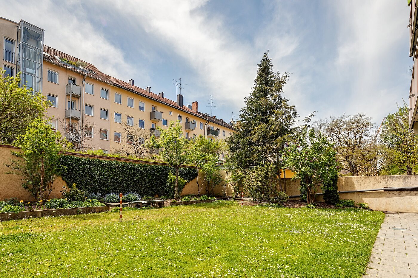 Apartment with 2 room | München-Maxvorstadt | 2105ML3 | Blühender Innenhof