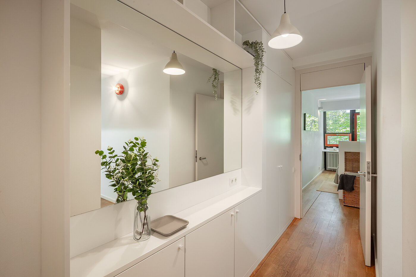 Lapos a  címen 2 Szobák | München-Solln | 70418 | Flur Blickrichtung Schlafzimmer