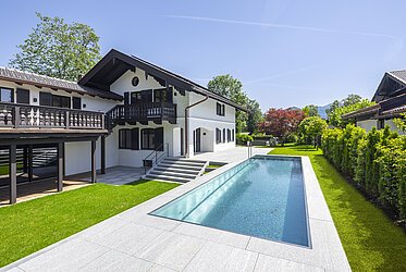 Yenileme sonrası ilk kullanım: Açık havuzlu modern kır evi