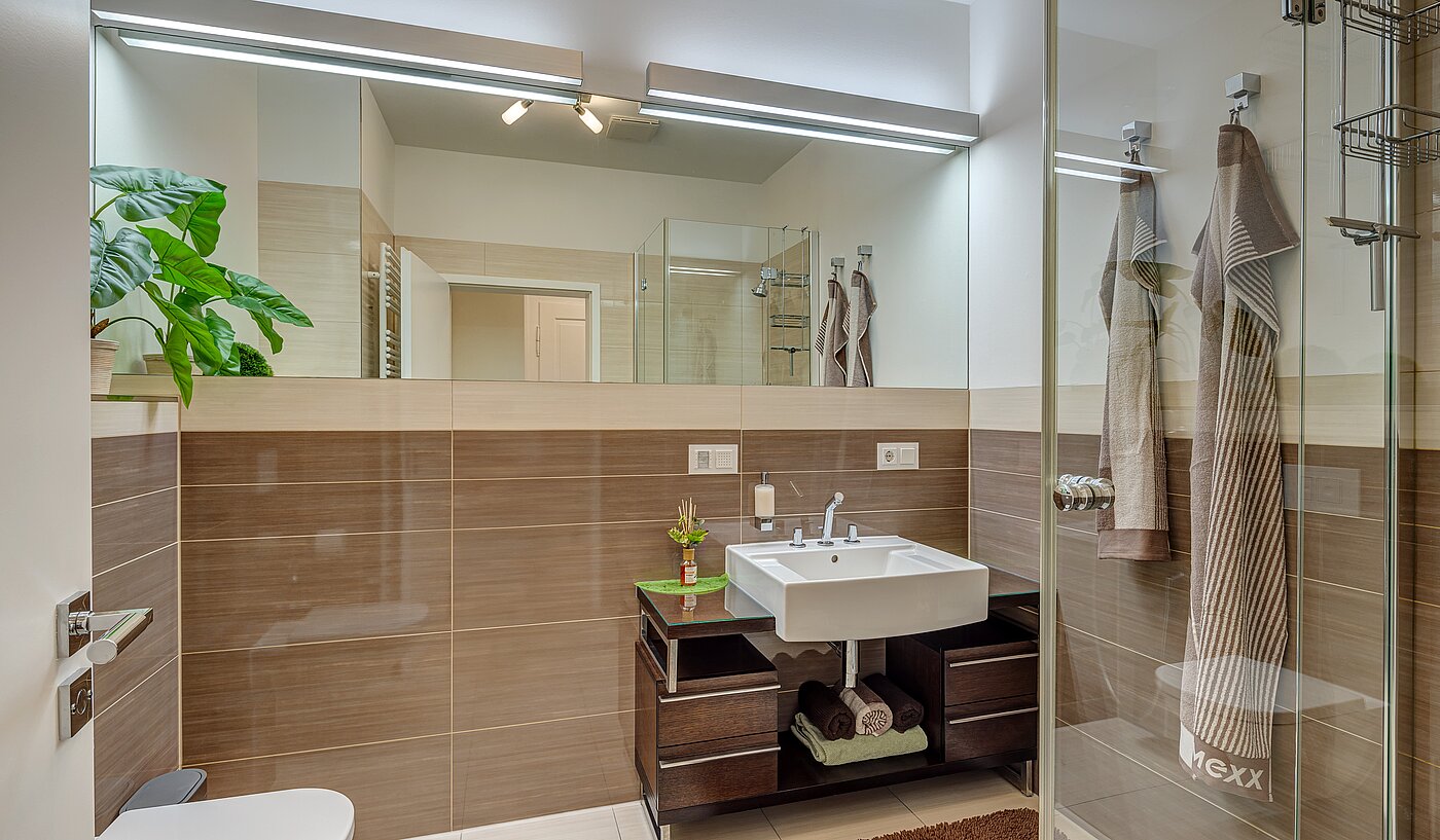 Flad med 1 Værelse | München-Neuhausen | 70235 | Bad mit Dusche...