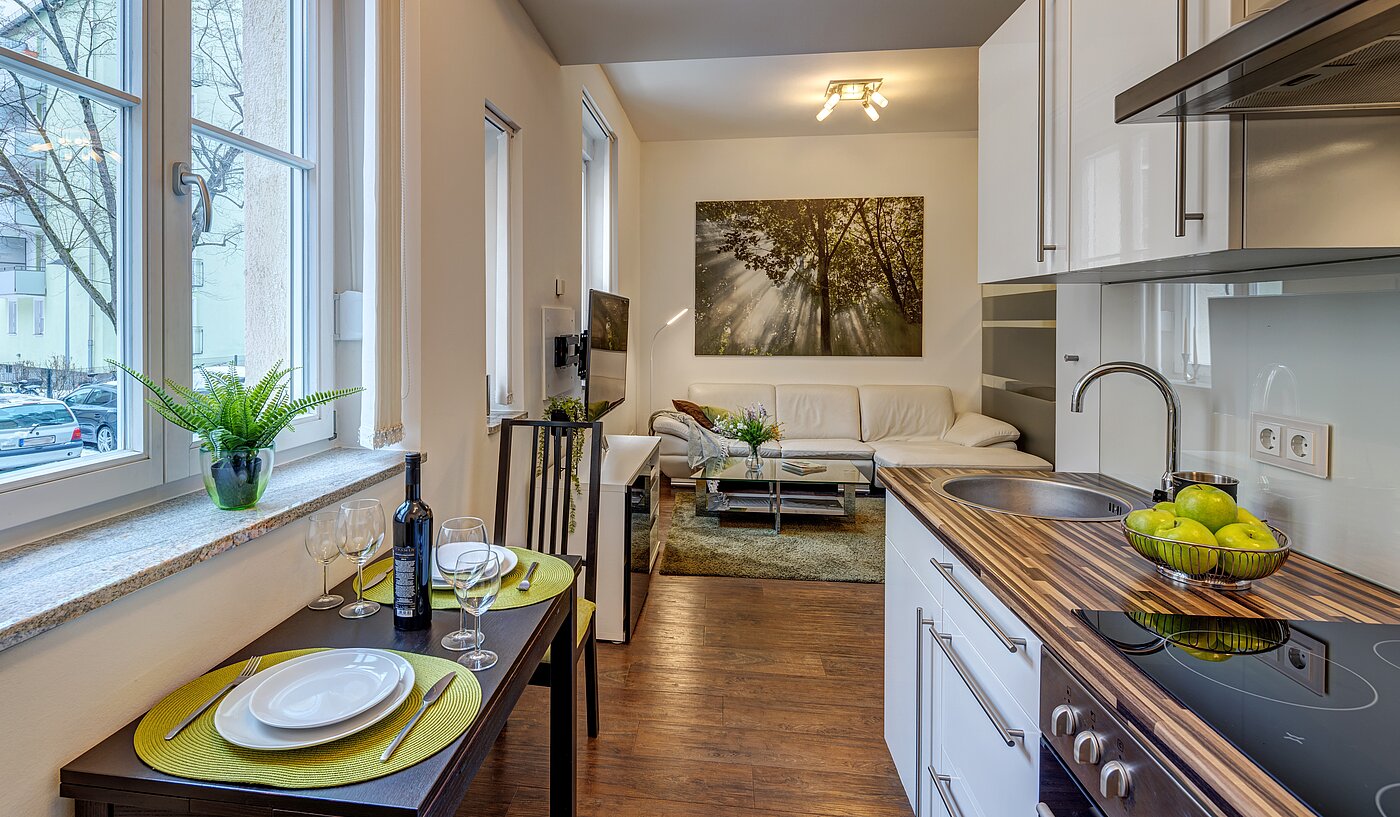 Flad med 1 Værelse | München-Neuhausen | 70235 | ...zum Wohnzimmer offen...