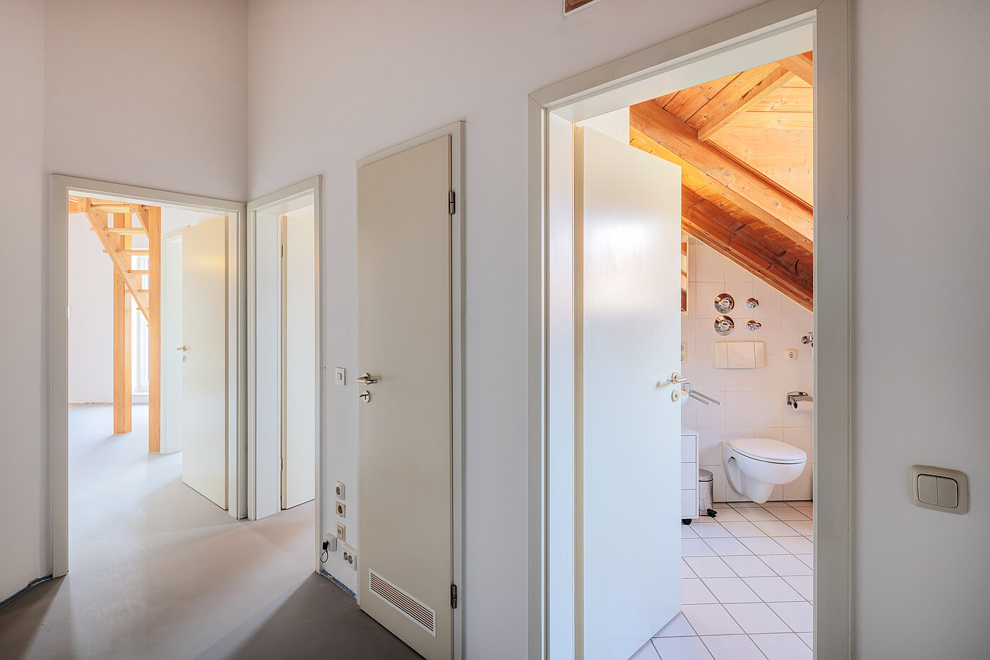 Vindsvåning med 2 Rum | 70314 | Flur