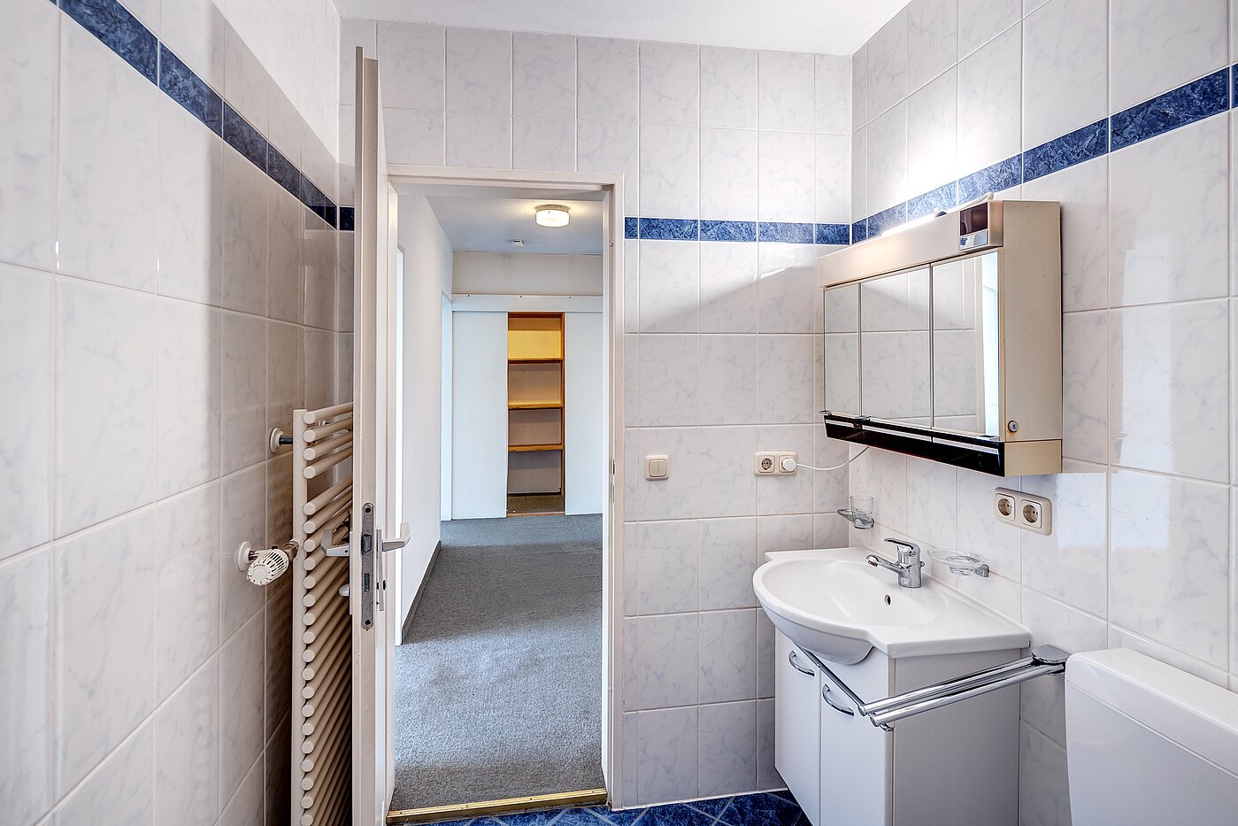 Lapos a  címen 2 Szobák | München-Freimann | 70158 | ...und Handtuchheizkörper