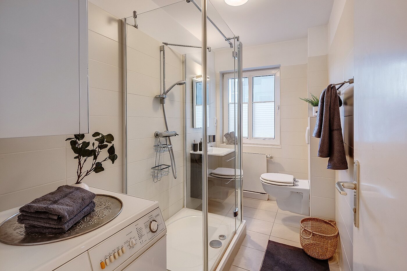 Płaski z 1.5 Pokoje | München-Schwabing | 2011ML3 | Bad mit Dusche und WM