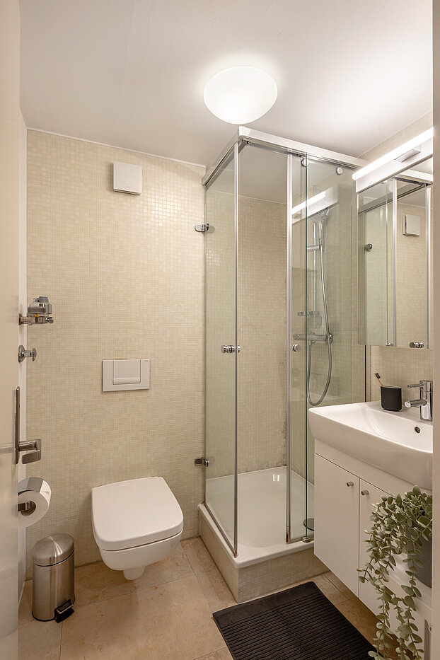Lapos a  címen 2 Szobák | München-Solln | 70418 | ...mit Dusche