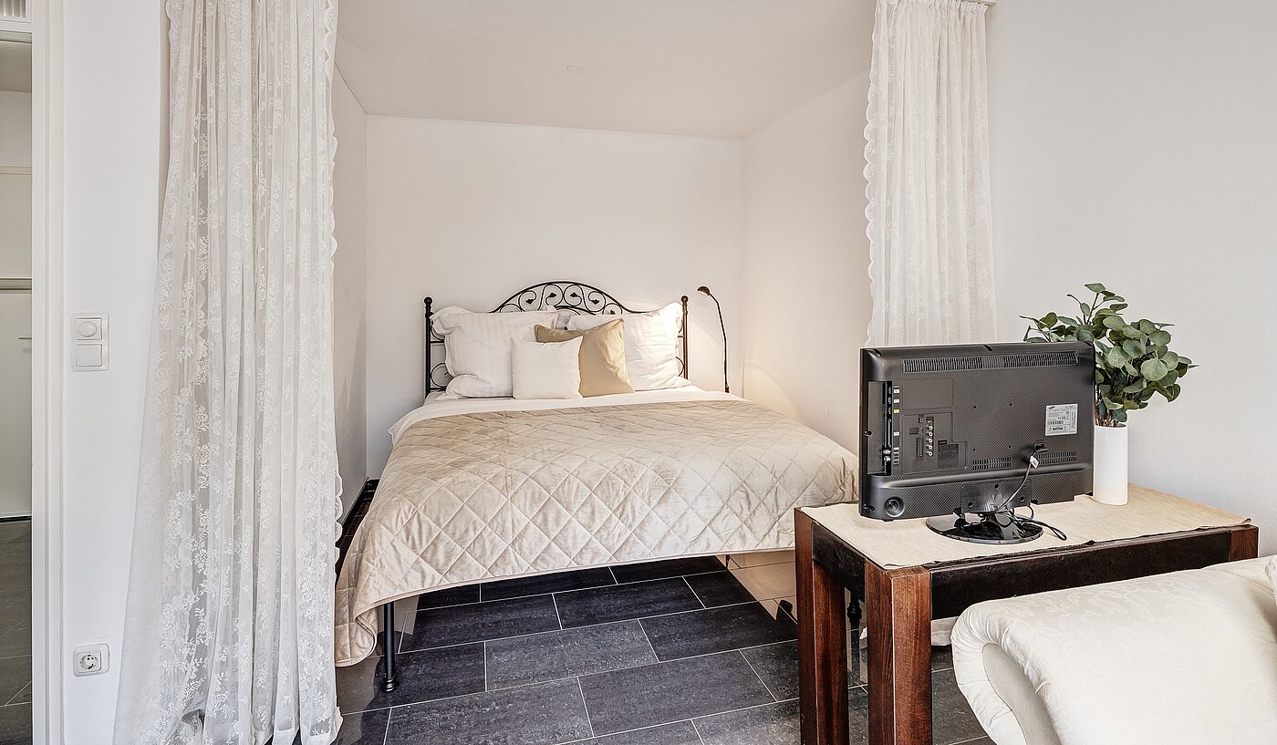 Ravna stran s spletno stranjo . 1.5 Sobe | München-Au | 2112ML2 | Schlafbereich