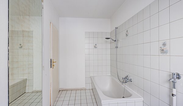 piso superior com 2.5 Zimmern | München-Schwabing | 70441 | Bad mit Badewanne