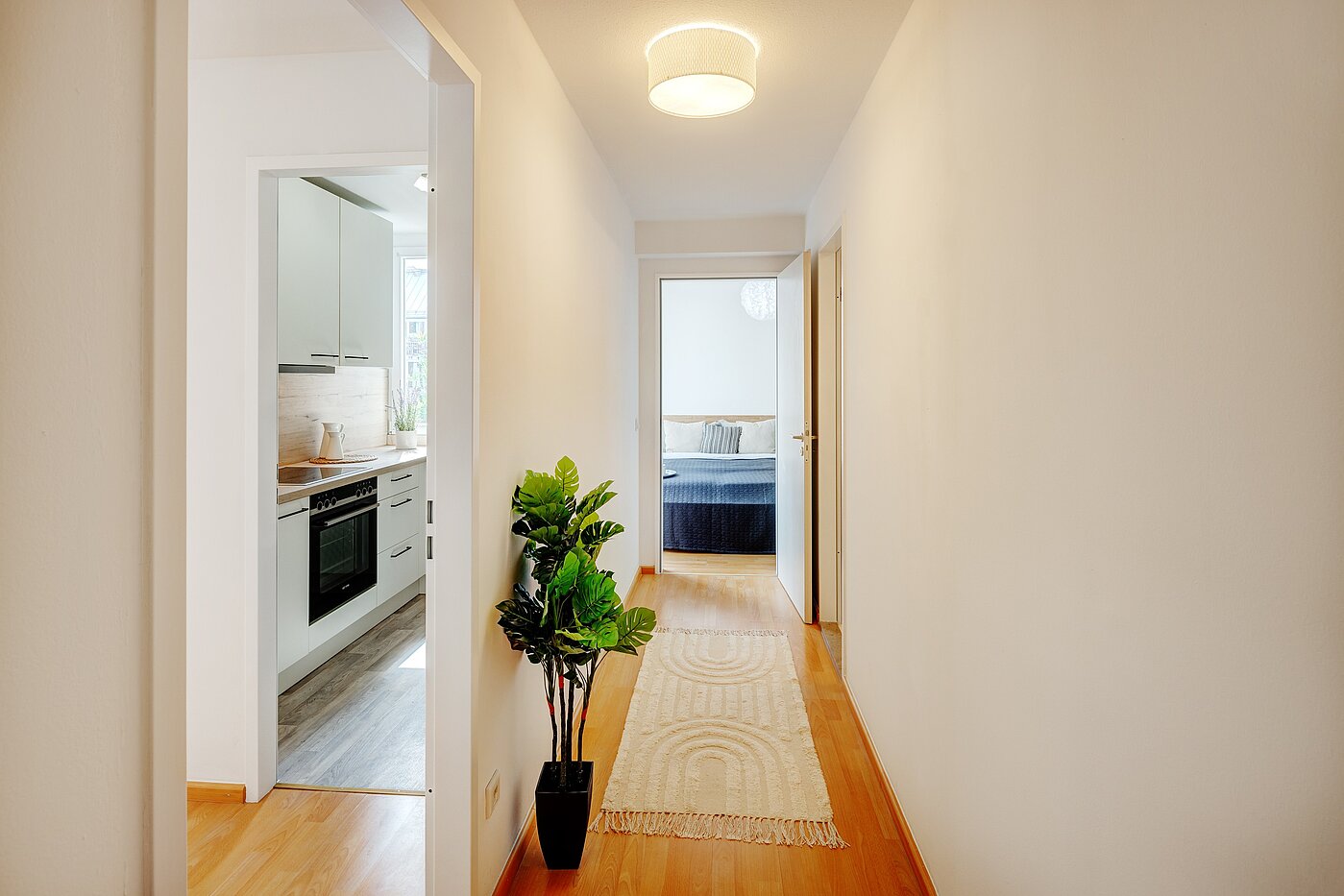 Плосък с 2 Стаи | München-Obersendling | 70039 | Der zentrale Flur