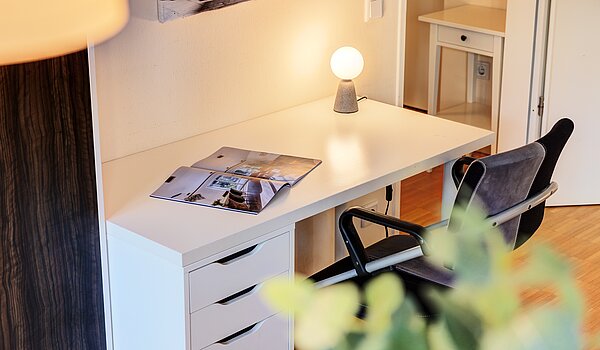 Lapos a  címen 2 Szobák | München-Schwabing | 703161 | Schreibtisch