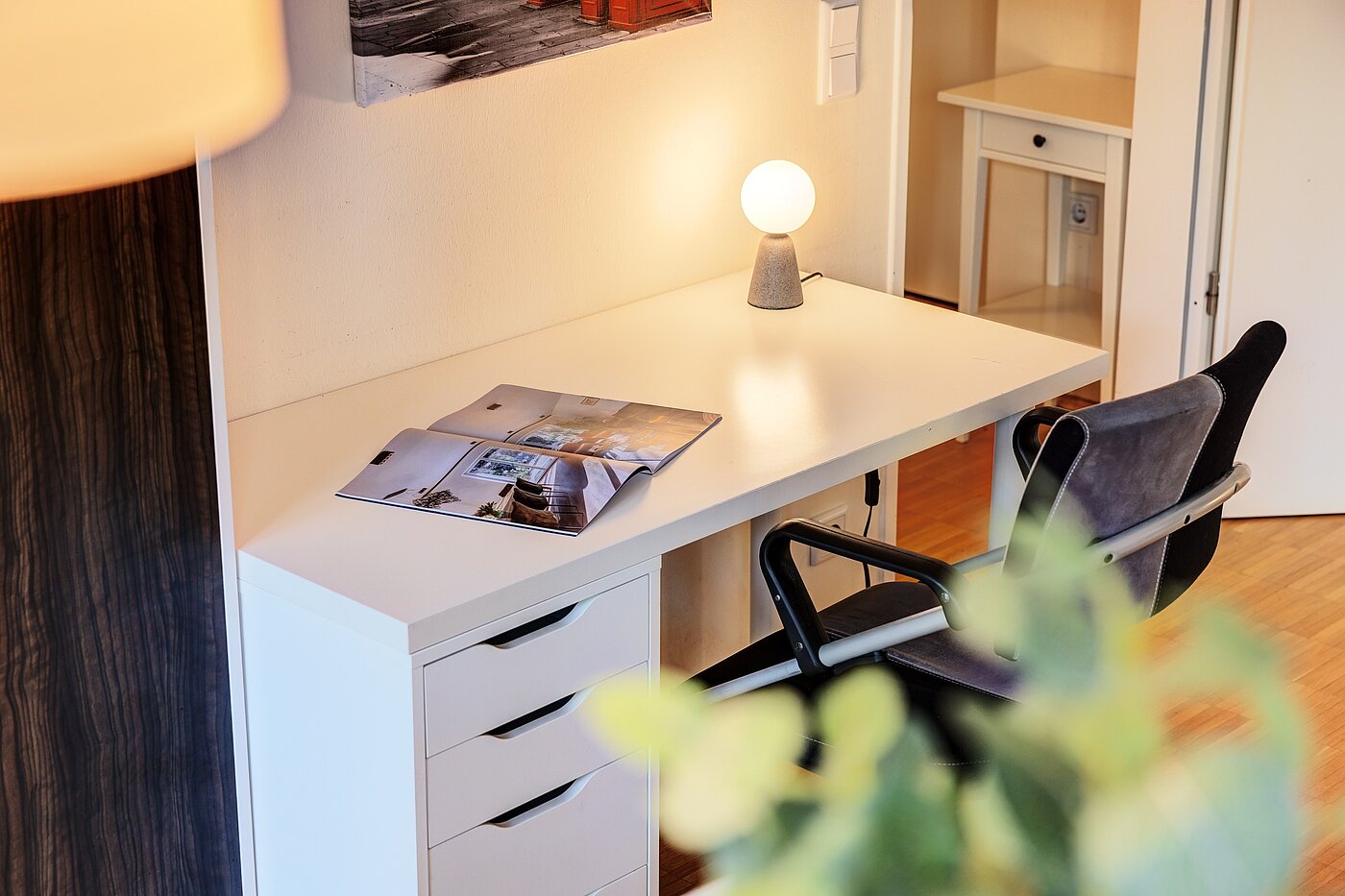 Plat met 2 Kamers | München-Schwabing | 703161 | Schreibtisch