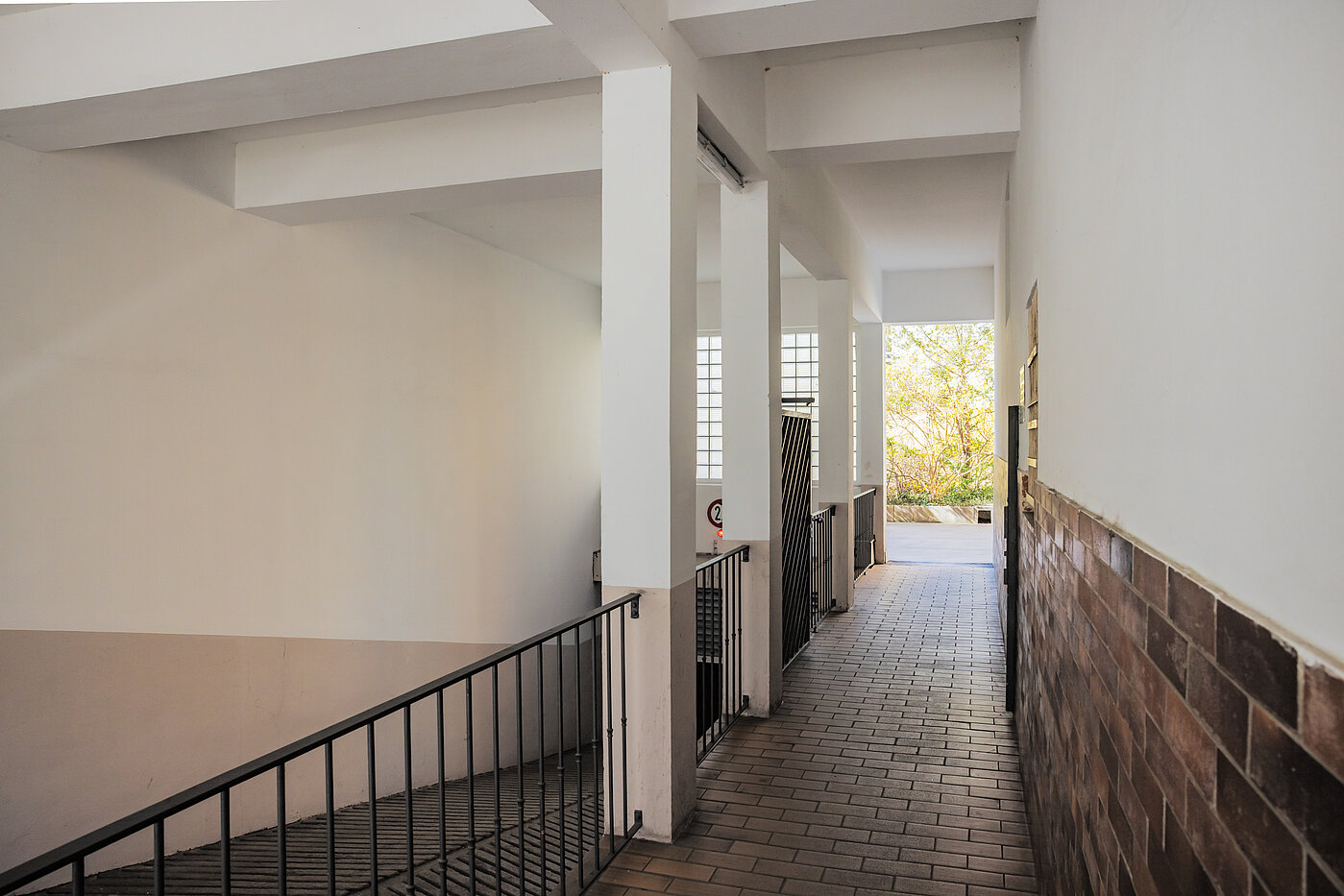 Ravna stran s spletno stranjo . 1 Soba | München-Obergiesing | 70420 | Hauseingang