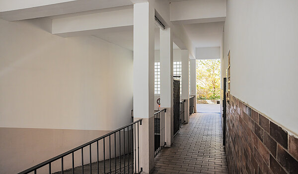 Ravna stran s spletno stranjo . 1 Soba | München-Obergiesing | 70420 | Hauseingang