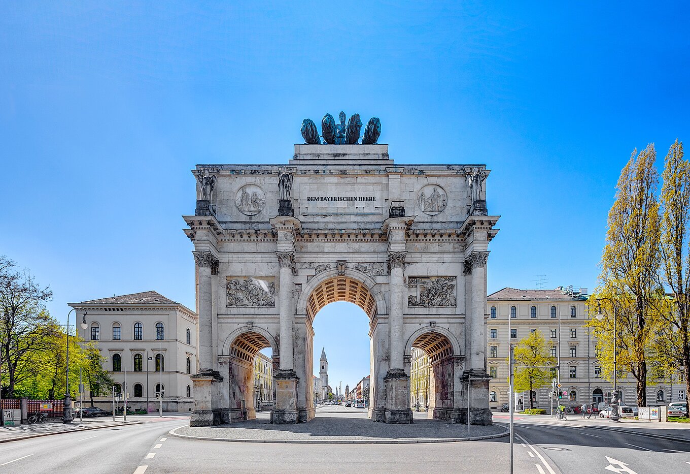 Ravna stran s spletno stranjo . 1 Soba | München-Maxvorstadt | 70165 | ...Geschichte...