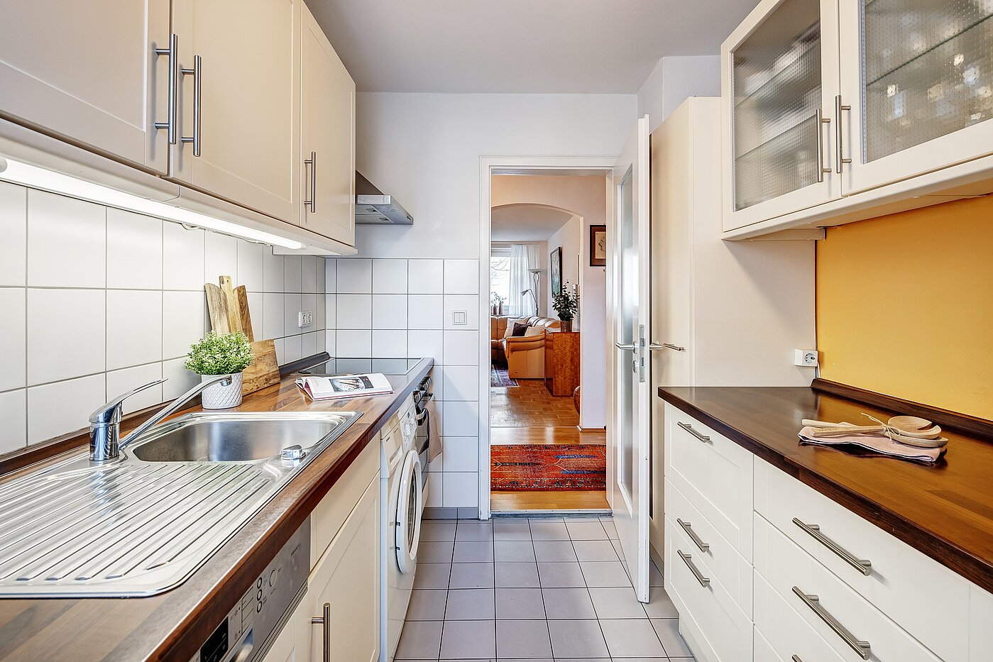 Ravna stran s spletno stranjo . 3 Sobe | München-Bogenhausen | 2112ML3 | Blick zur Diele