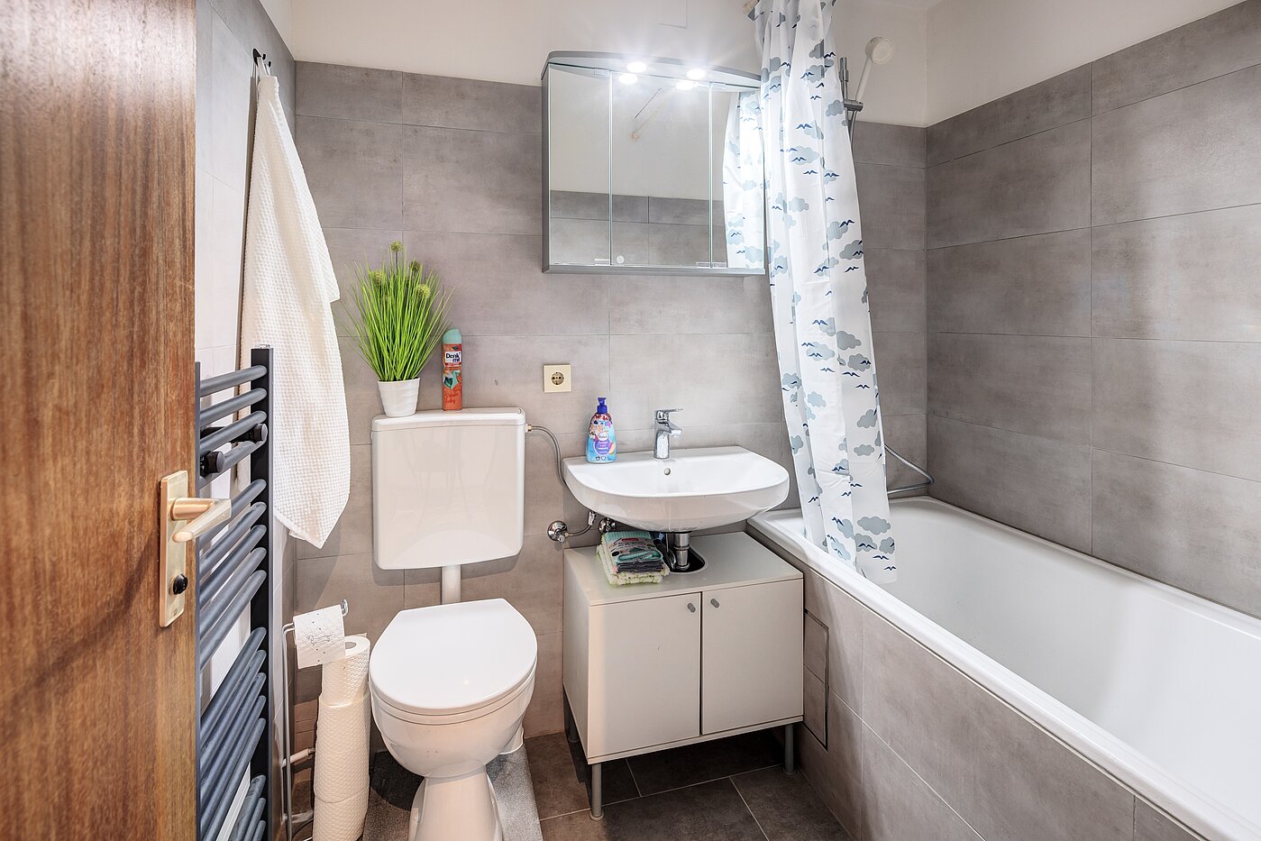 Lapos a  címen 1 Szoba | München-Haidhausen | 70482 | Modernes Bad