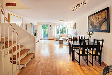 Waldperlach: 3-piętrowy dom z ogrodem, pokojem hobby i miejscem parkingowym - dostępny