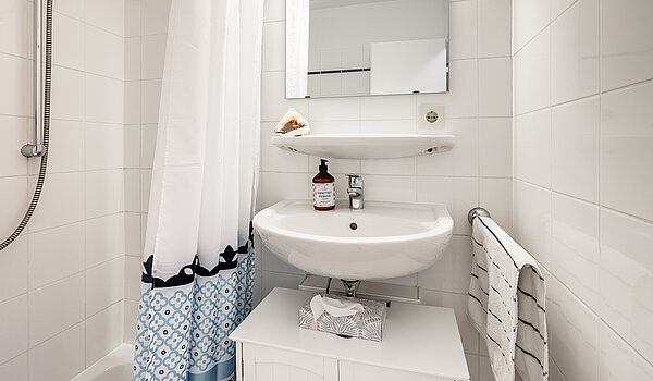 플랫 와 함께 1 방 | München-Schwabing | 70475 | Weiß gefliestes Bad...