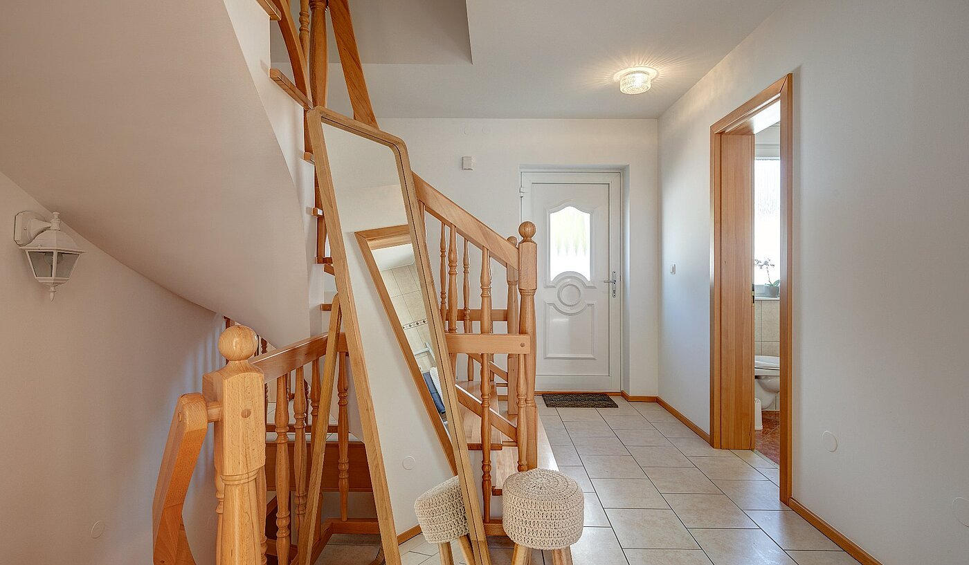 Düz ile 5 Odalar | München-Aubing | 1804ML3 | Massive Holztreppe