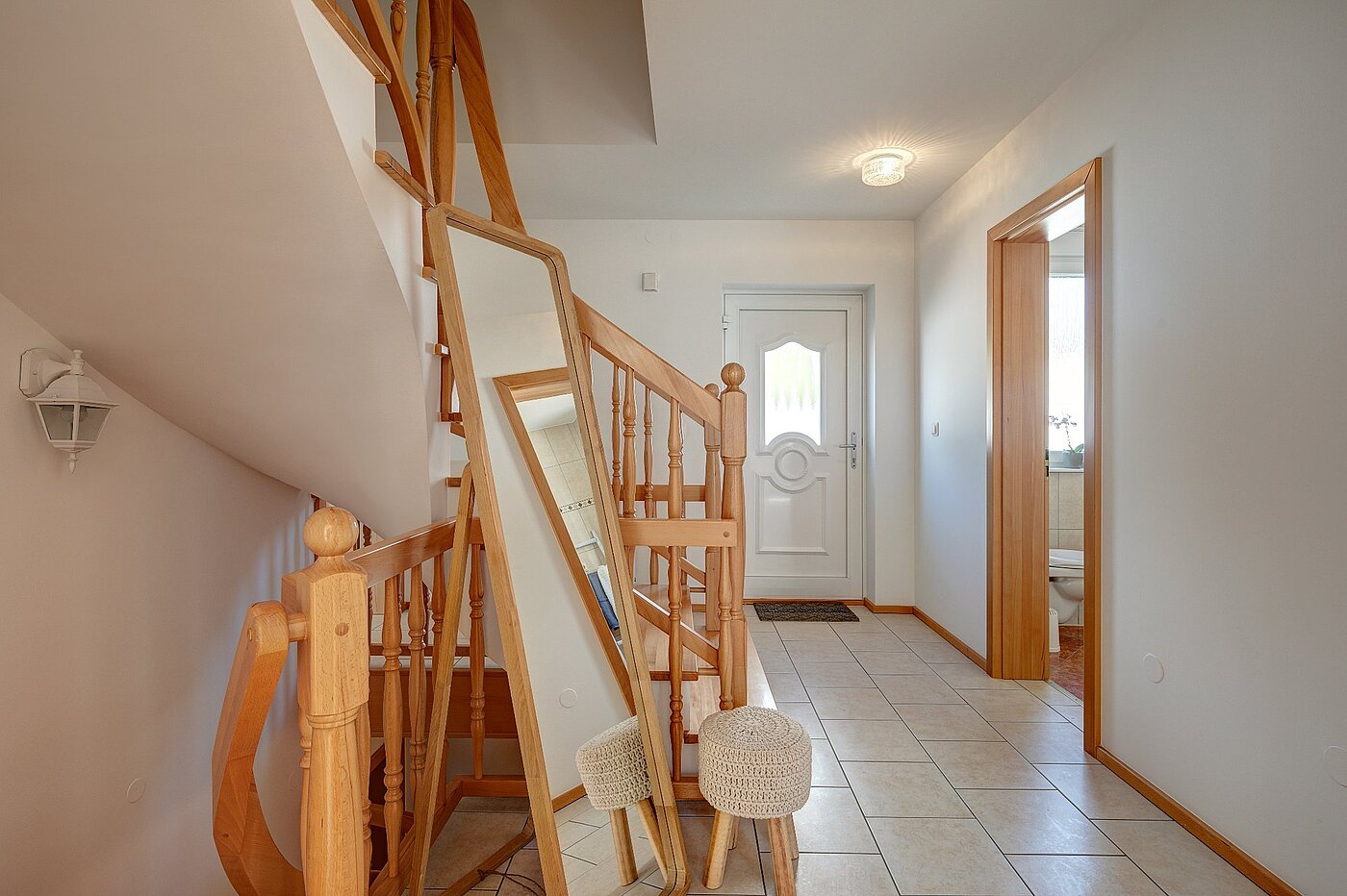 Ploché s 5 Pokoje | München-Aubing | 1804ML3 | Massive Holztreppe