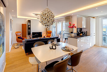 Bogenhausen: Удобен за семейства 4-стаен апартамент с балкон с изглед на запад - на разположение