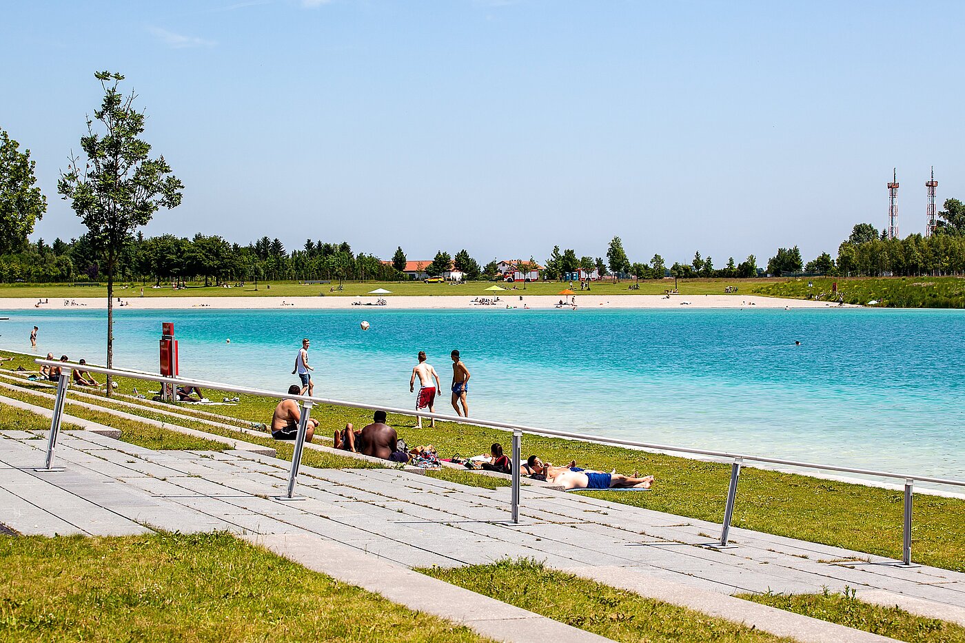 Podkrovný byt s 3 Izby | München-Riem | 701701 | Der Riemer See im Sommer...