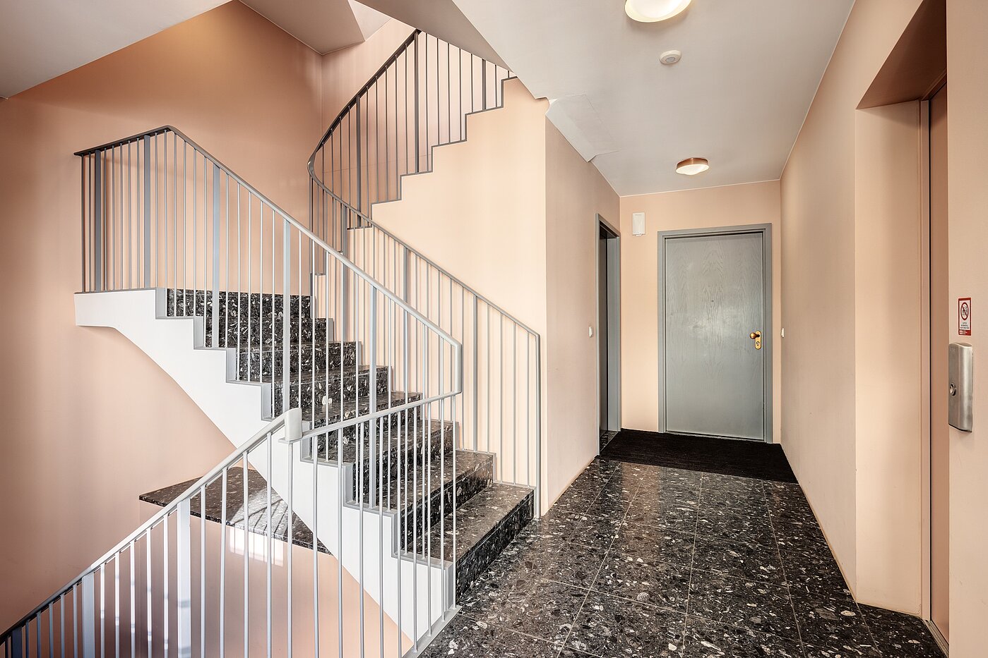 Ploché s 2 Izby | München-Schwabing | 70195 | ...Treppenhaus