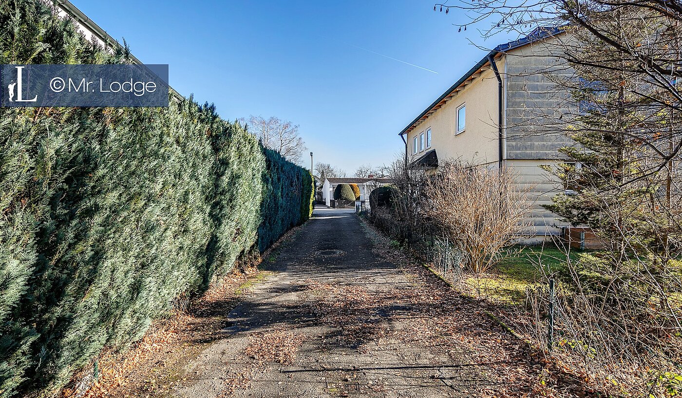 Fritliggende hus med 5 Værelser | Germering | 1712AK1 | Zufahrt