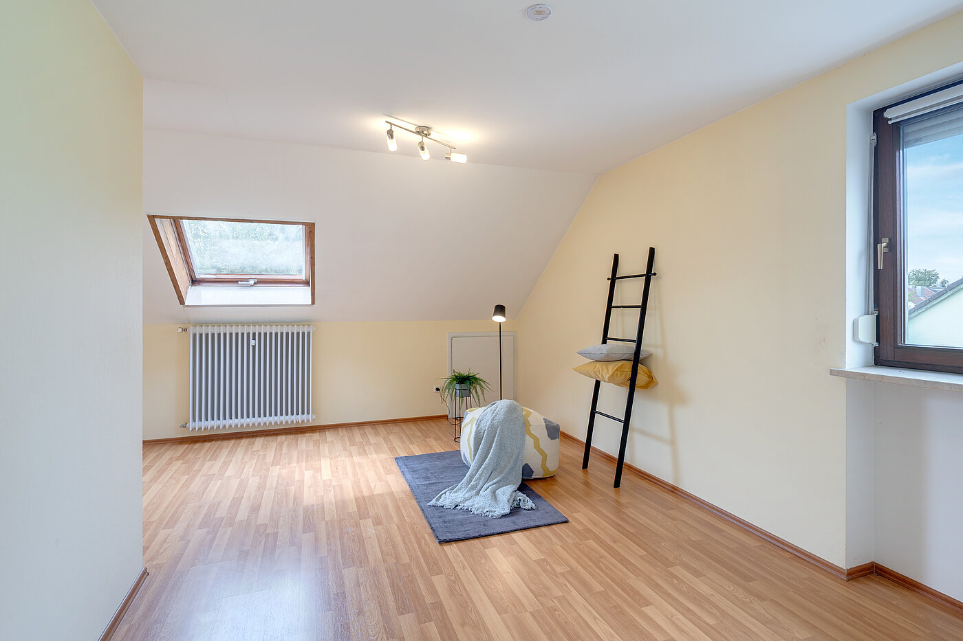 Narożny dom szeregowy z 5.5 Pokoje | München-Trudering | 702531 | Großes Dachstudio
