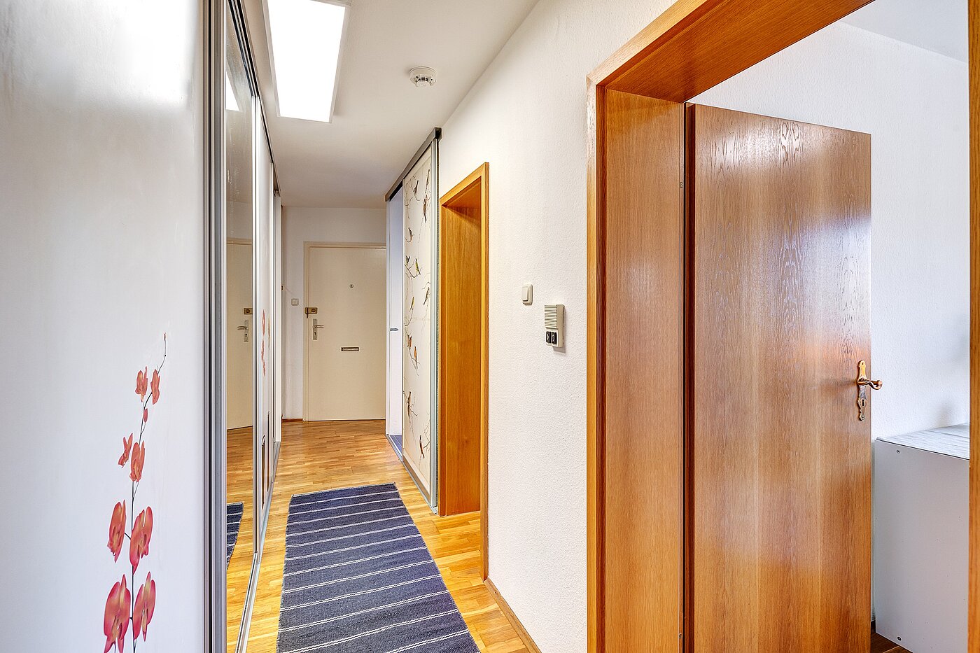 Flad med 3 Værelser | München-Forstenried | 2204ML1 | Flur mit Einbauschrank