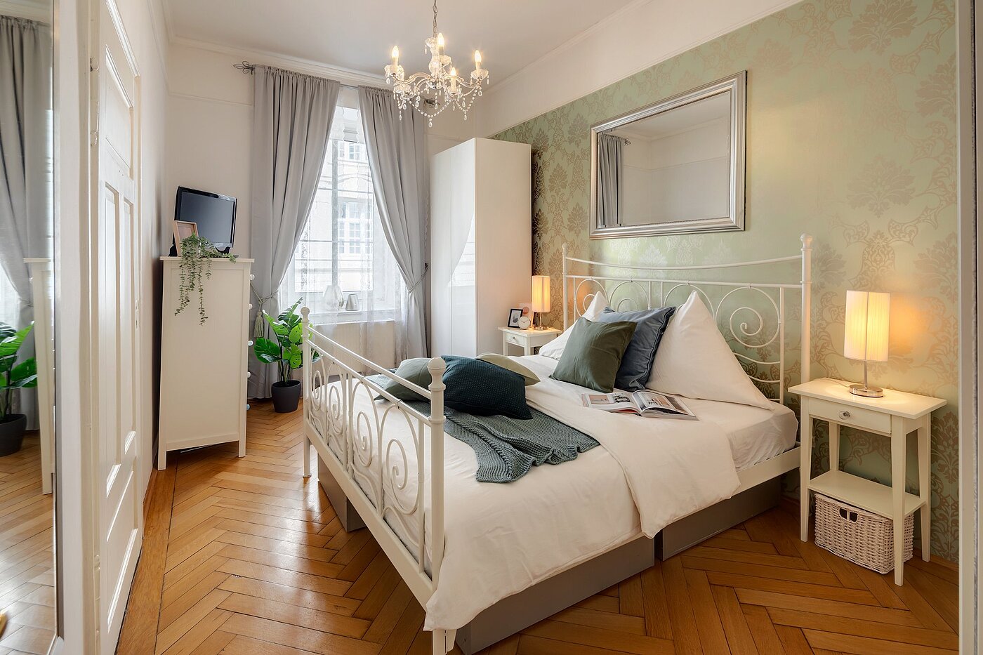 Ploché s 2 Pokoje | München-Altstadt | 2103ML4 | Geräumiges Schlafzimmer mit...