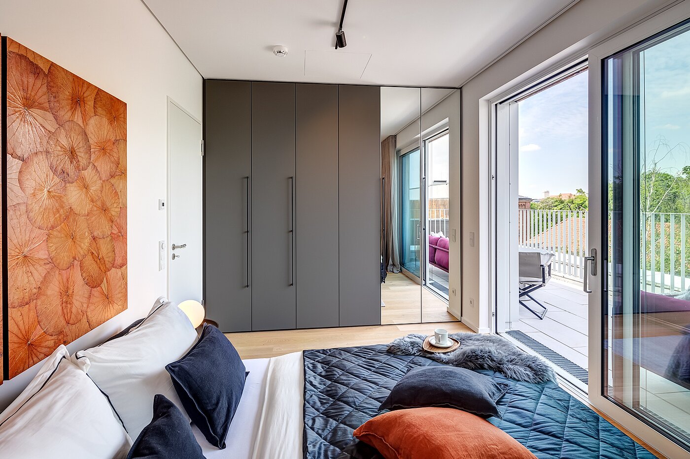 Ploché s 2 Pokoje | 70134 | Gediegene Einbaumöbel