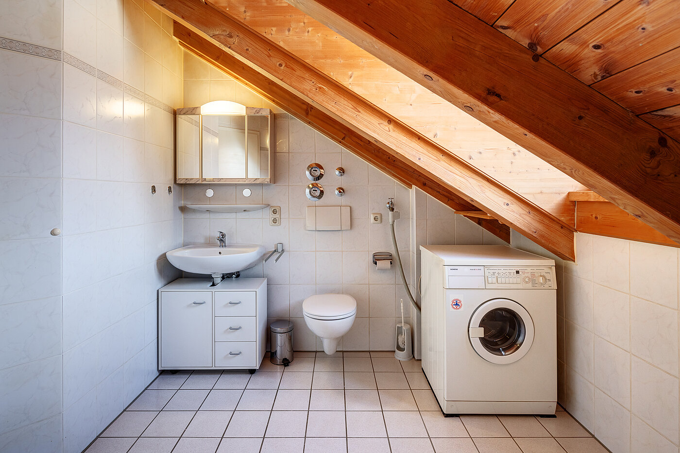 Vindsvåning med 2 Rum | 70314 | Bad