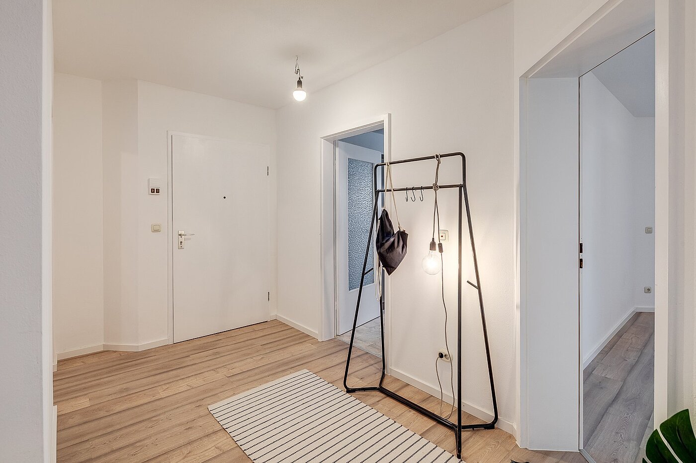 Stanovanje v pritličju s spletno stranjo . 4.5 Sobe | München-Perlach | 2003ML6 | Großer Eingangsbereich...