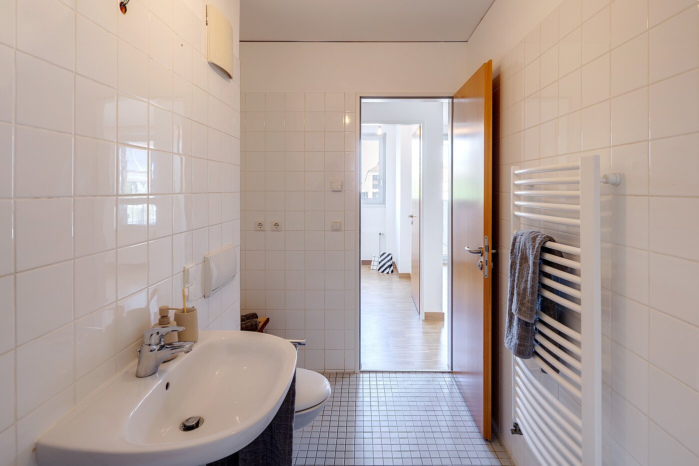 Плосък с 2 Стаи | München-Schwanthalerhöhe | 2206ML11 | und Handtuchheizkörper