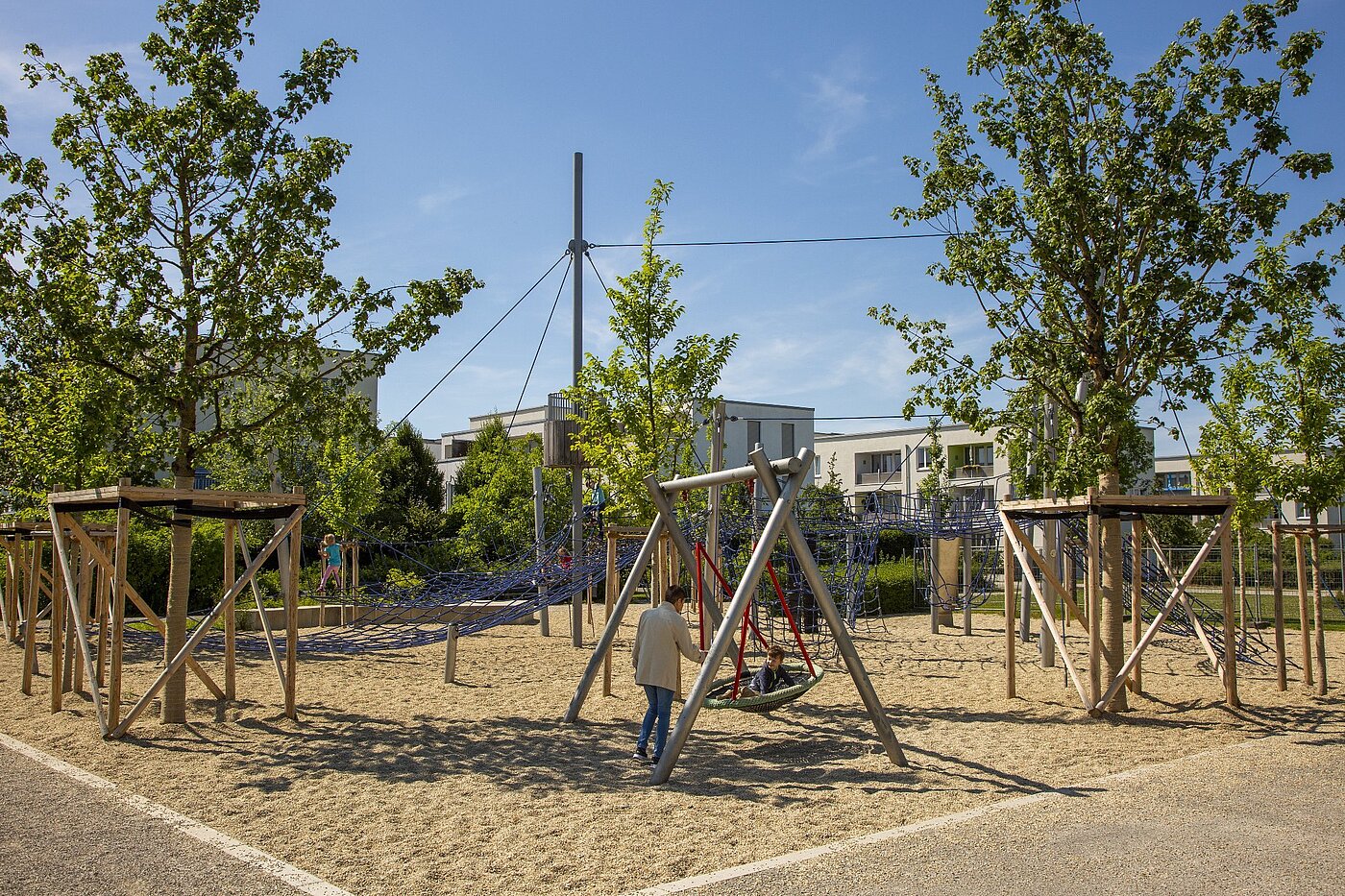 Ravna stran s spletno stranjo . 3 Sobe | München-Riem | 1906ML3 | ... hohem Spiel- und...