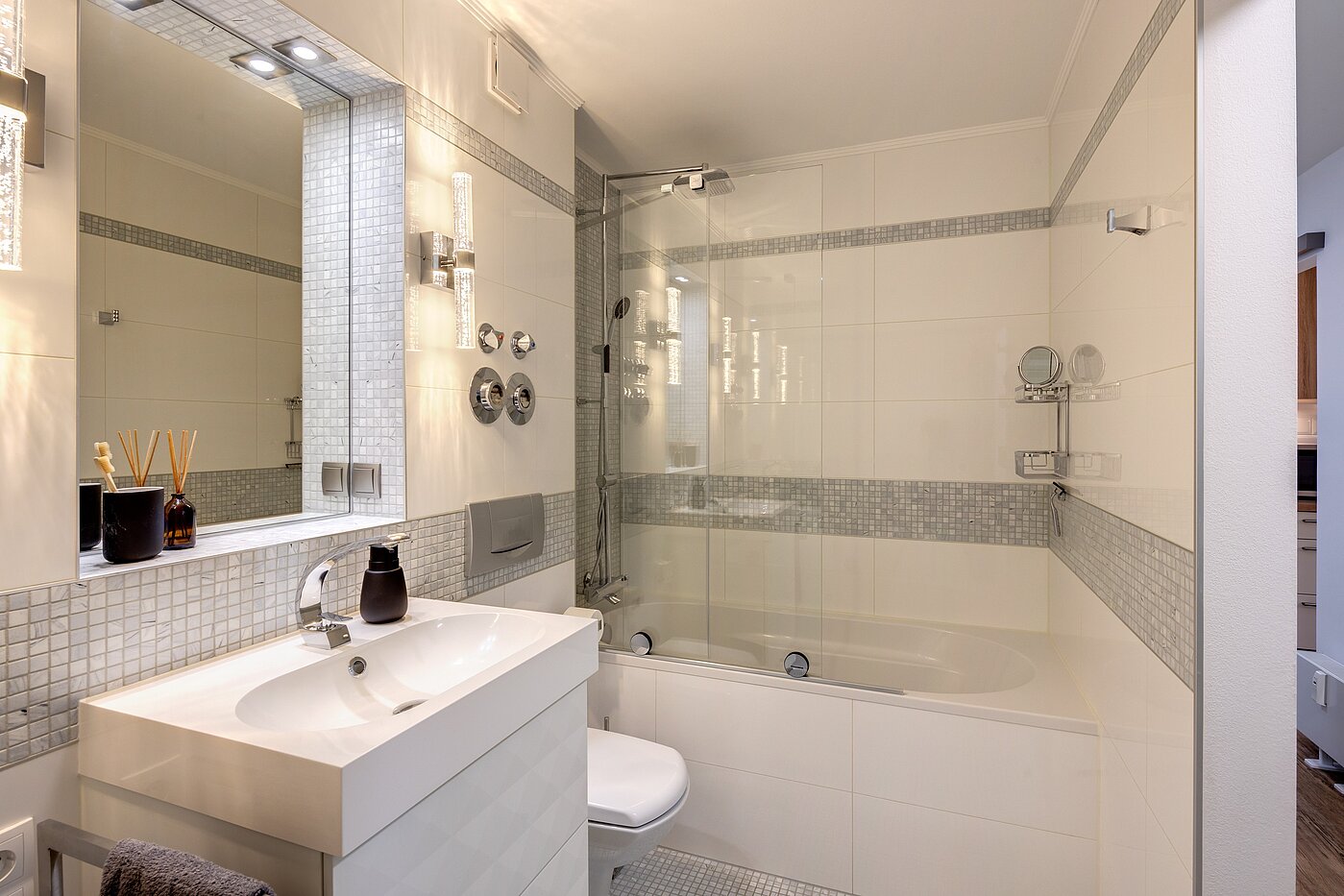 Apartamento maisonette com 3 Zimmern | München-Milbertshofen | 702341 | Badezimmer mit Badewanne...