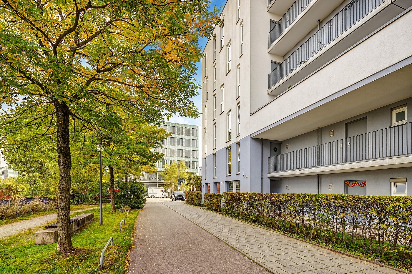 Ploché s 2.5 Pokoje | München-Schwanthalerhöhe | 2210ML2 | Weg zum Haus